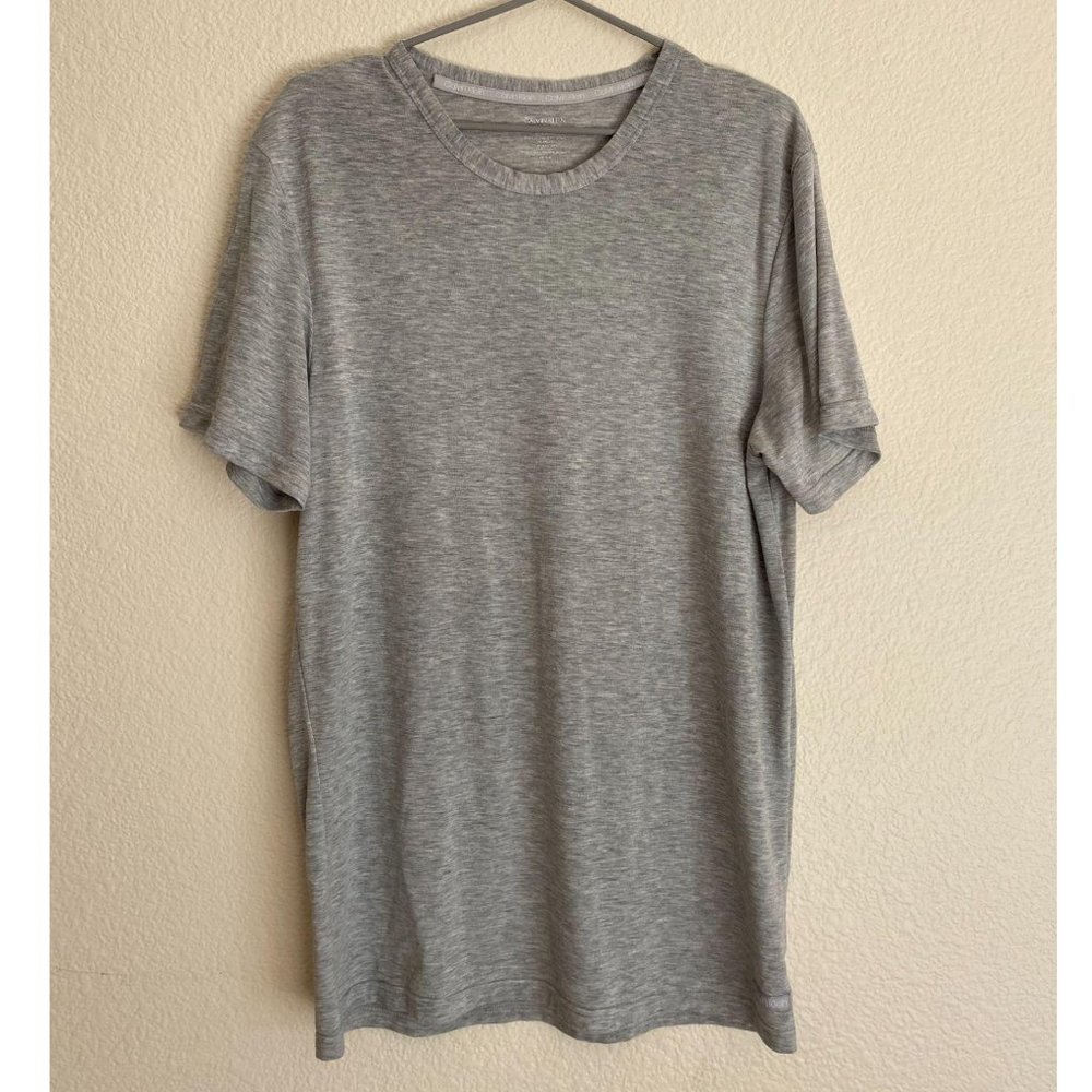Regular Fit Solid Crewneck  T-Shirt size M